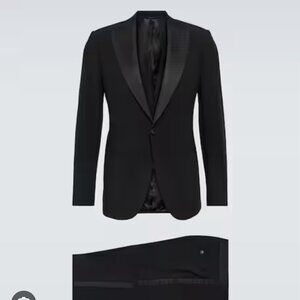 Armani Men’s Collezioni Black Tuxedo  for   tuxedo size 44 550$ only worn once